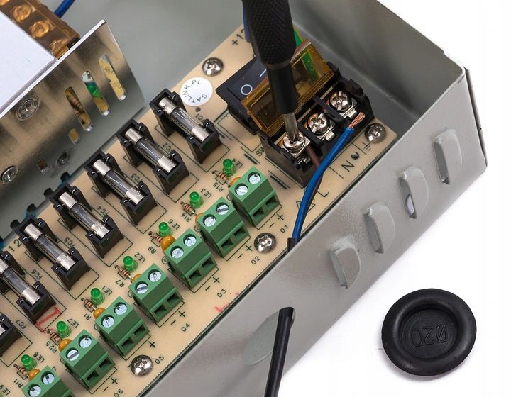 Zasilacz do kamer monitoringu 12V 30A 18 kamer